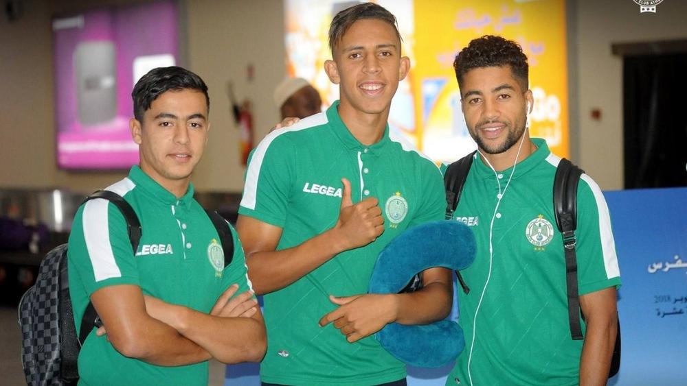 بعثة الرجاء تحط الرحال بمطار القاهرة و 200 من مناصري الفريق يحصلون على تأشيرة دخول الأراضي المصرية