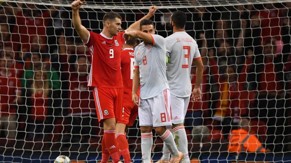 بيرنلي يحافظ على نجم هجومه بعقد جديد