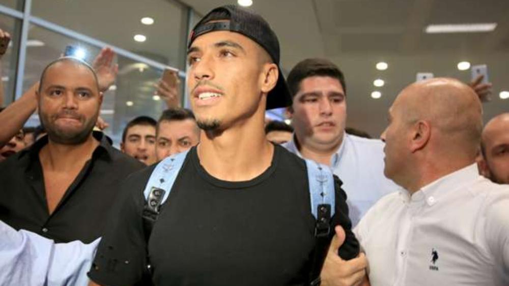 وكيل أعماله لـ"البطولة": "هناك اهتمام بالغ بنبيل درار ولكن.."