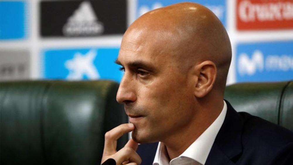 لماذا قرر رئيس الاتحاد الإسباني عدم حضور الكلاسيكو؟