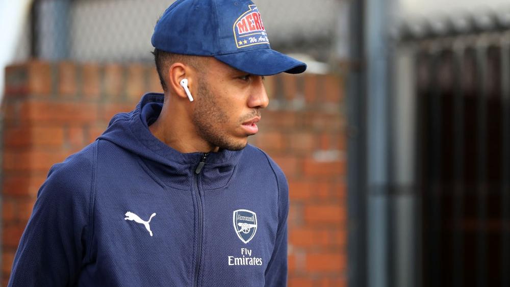 هل يفكر إيمري في الإطاحة بأوباميونج بسبب "تغريدة"؟