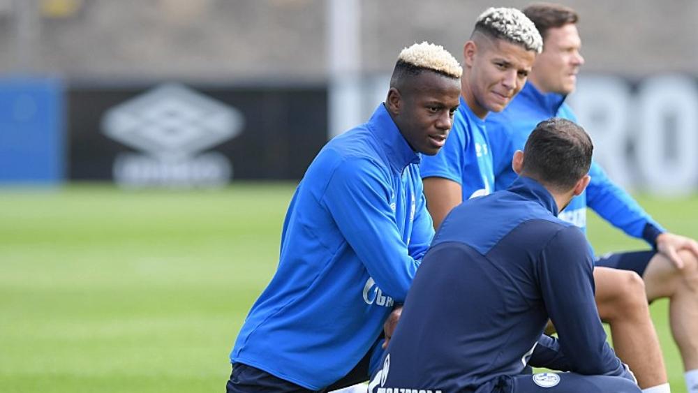 منديل وحاريت أساسيان مع شالكه04 أمام كولن