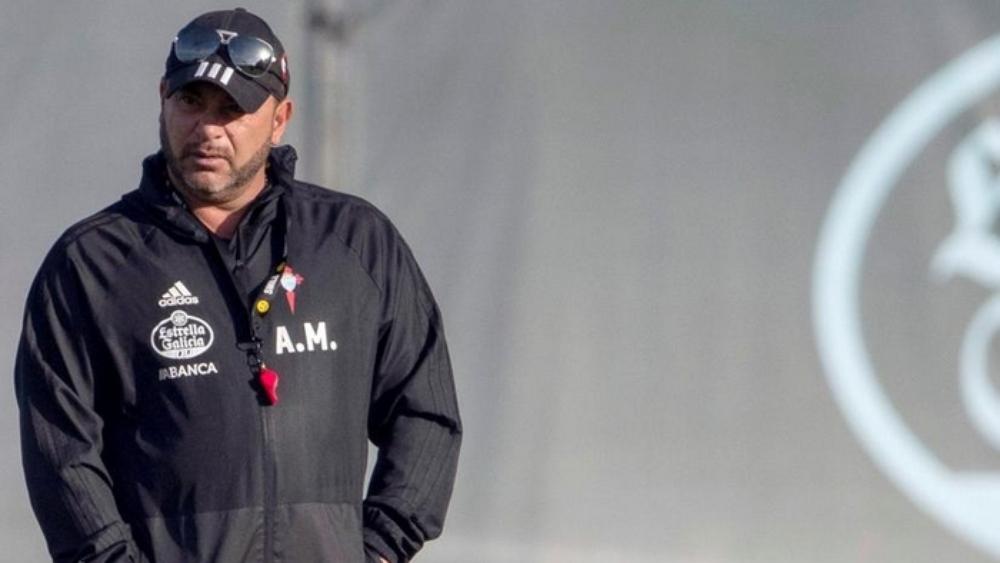 مدرب سيلتا فيجو يُغير عادته قبل مباراة بيتيس