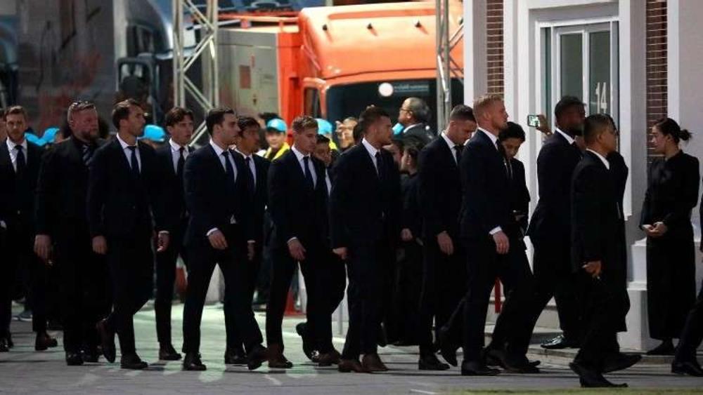 لاعبو ليستر يشاركون في جنازة مالك النادي في تايلاند