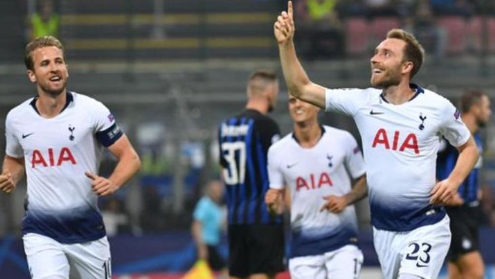 بوتشيتينو يحث لاعبي "السبيرز" على تعويض الجماهير