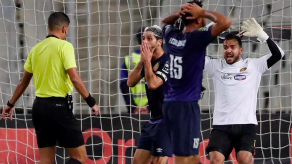 "كاف" يستبعد حكماً جزائرياً بسبب مباراة الأهلي والترجي