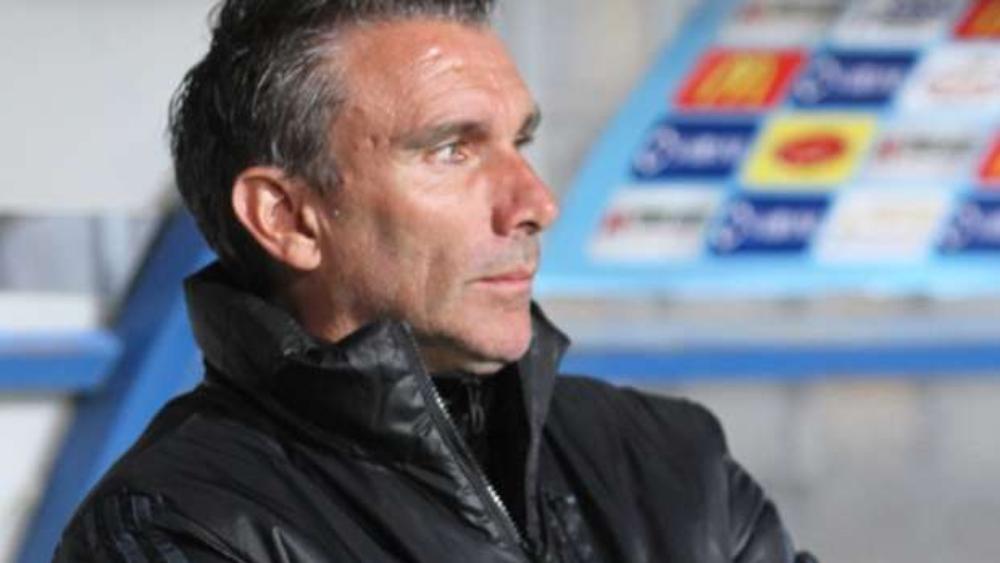 الحكومة الفرنسية تُطالب نظيرتها التونسية بحماية مدرب الأهلي