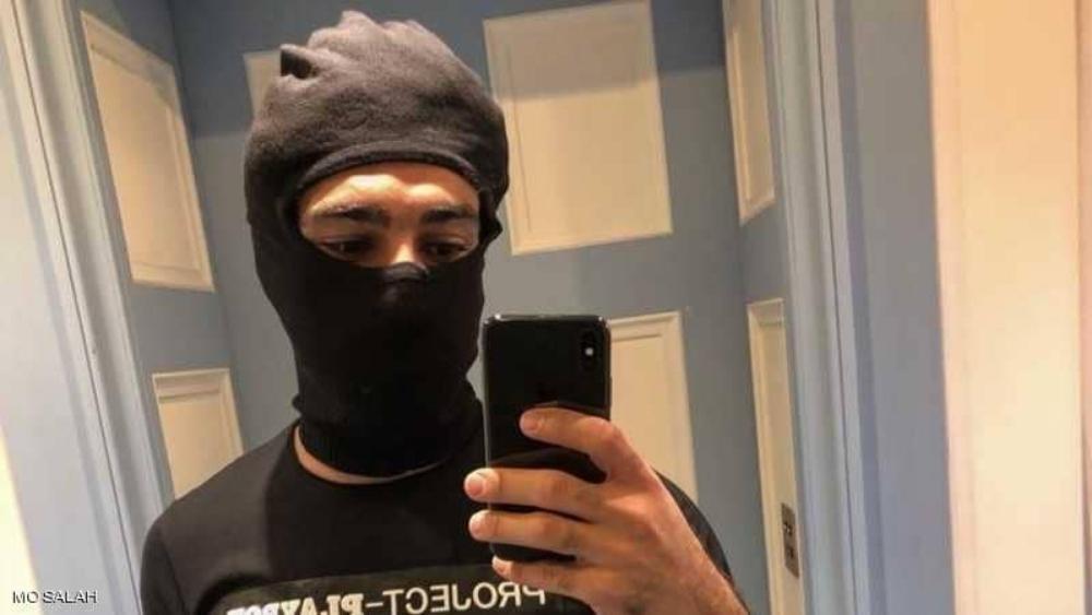 صلاح يُثير عاصفة من الجدل بقميص "بلاي بوي"