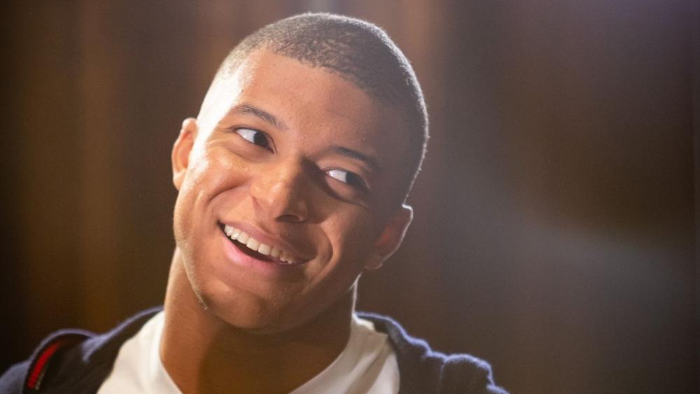 مبابي: "ما يحدث أمر غير لائق... لا أريد أن أكون نسخة لشخص آخر