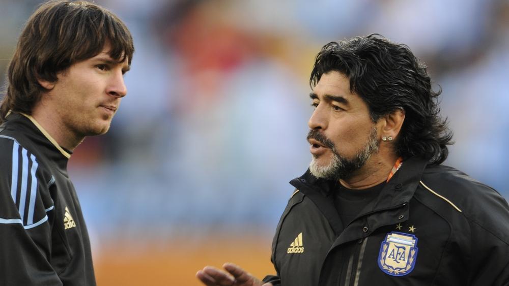 مارادونا يحكي موقفًا عن بكاء ميسي في غرفة الملابس