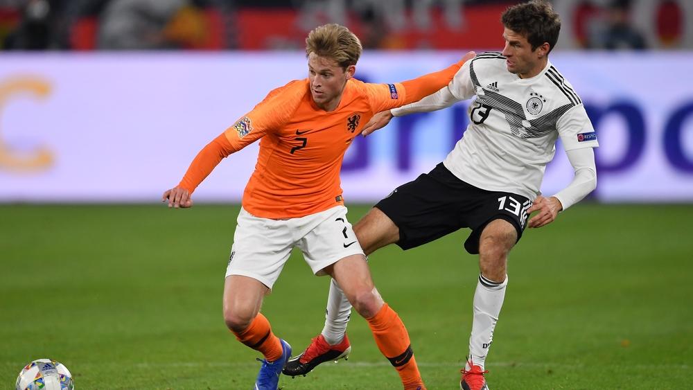 برشلونة يتخذ قرارًا بشأن دي يونج ردًا على عرض مان سيتي