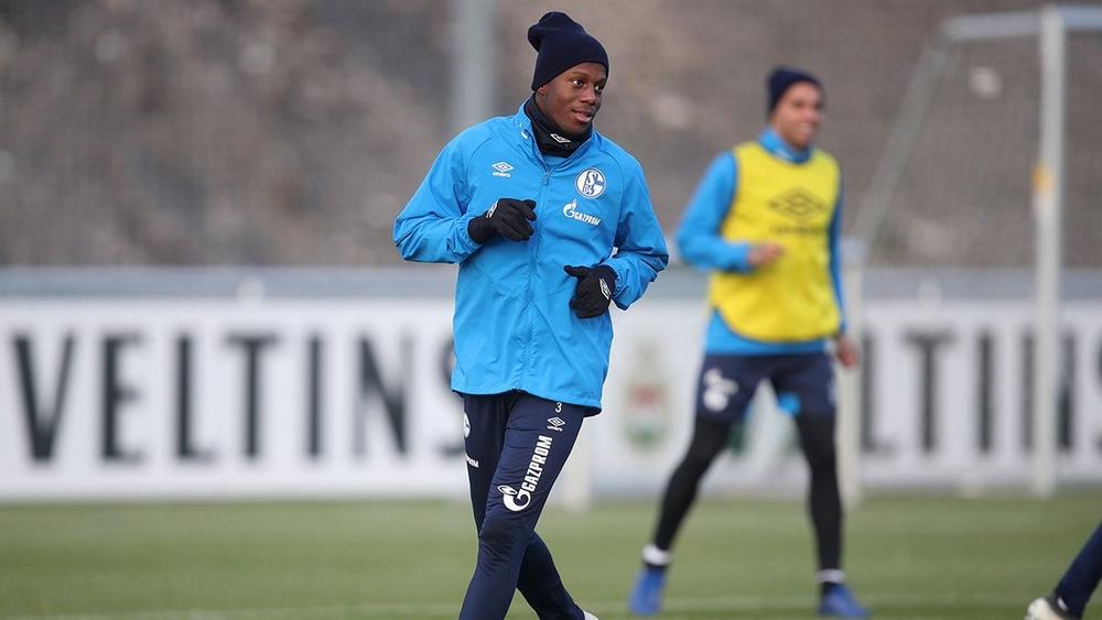 مدرب شالكه يعلن جاهزية منديل بعد تماثله للشفاء