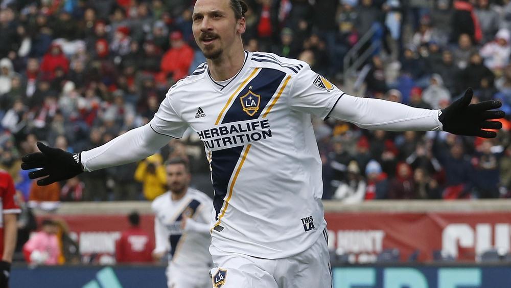 إبراهيموفيتش على بعد خطوات من العودة لـ ميلان