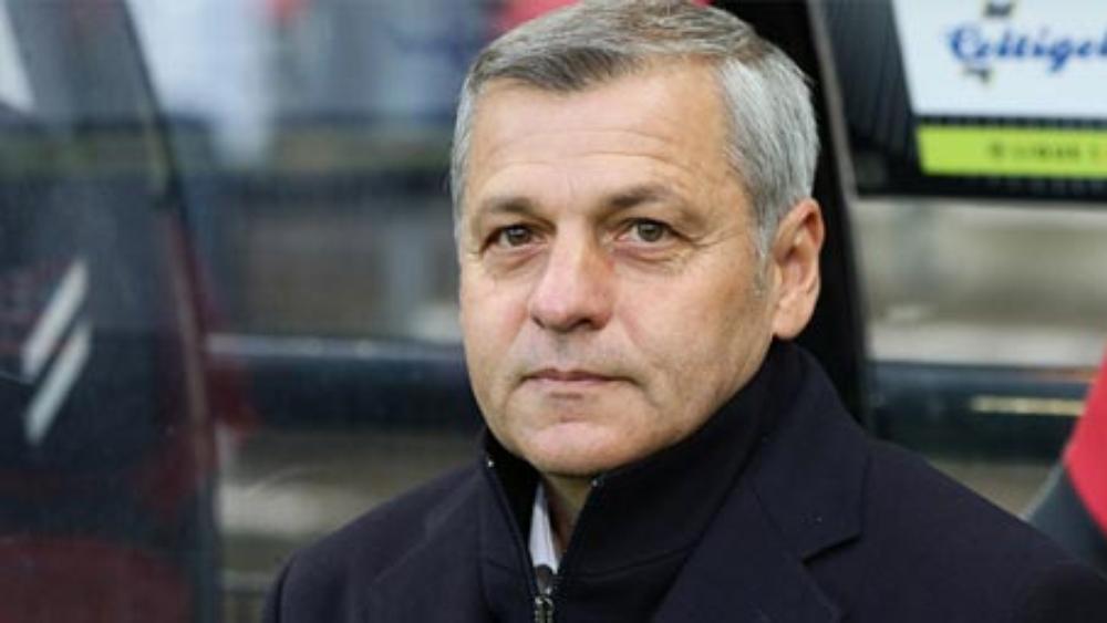 مدرب ليون يُثمن الانتصار على سانت إيتيان