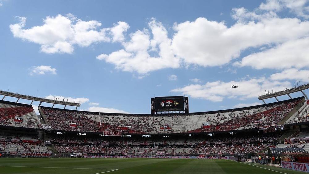 اعتقال امرأة قامت بتسريب الشماريخ من خلال جسد طفل