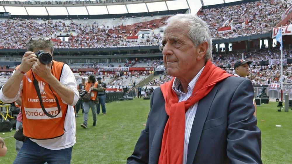 رئيس ريفر بليت يستنكر ادعاءات بوكا جونيورز