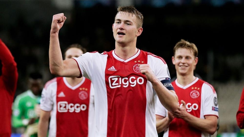 "أسرار" الاجتماع الذي دار بين برشلونة ودي ليخت