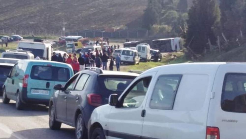 انقلاب حافلة كانت تقل جماهير الوداد صباح اليوم الأحد إلى مدينة تطوان