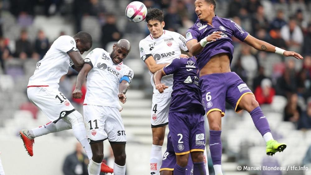 نايف أكرد يواصل التألق بقميص ديجون... وهذه المرة يسجل