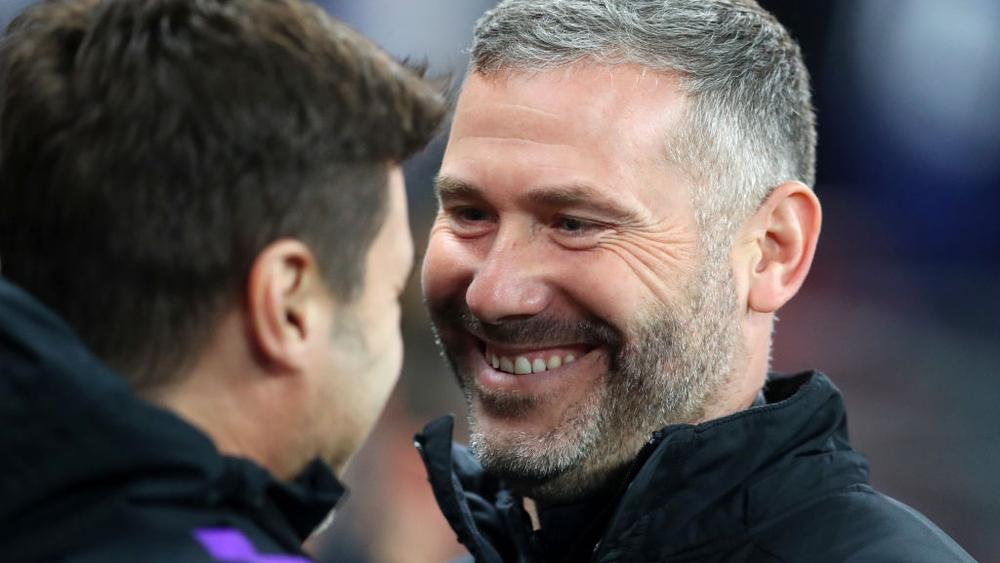 مدرب ساوثهامبتون المؤقت يضع يده على مشكلة الفريق