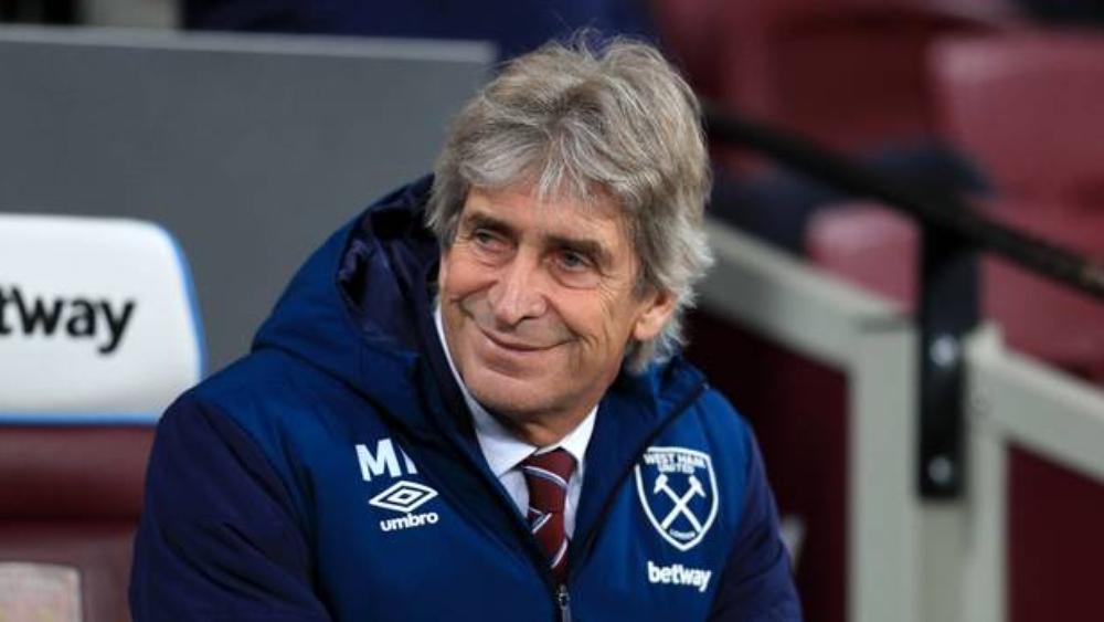 بيليجريني يضع ثقته في المهاجم السابق لأرسنال