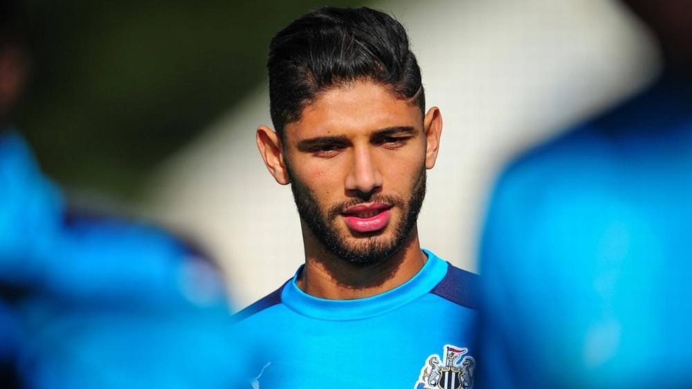 مفاوضات إنجليزية - إيطالية لإحياء مسيرة أشرف لزعر