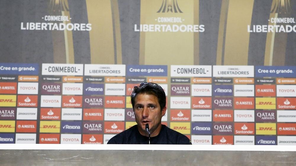 مدرب بوكا: "عنف المشجعين دمر سمعة الأرجنتين"