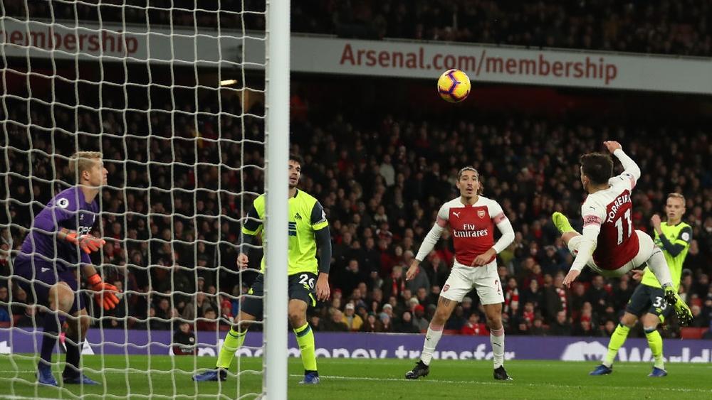 بهدف "أكروباتي" آرسنال ينتصر على هدرسفيلد