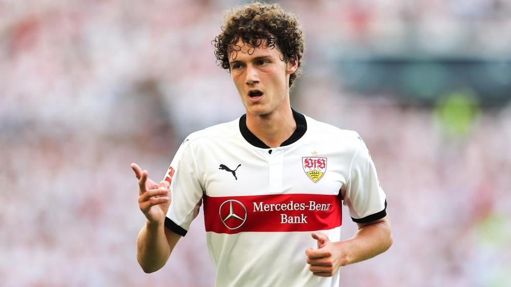 شتوتجارت يعلن مدة غياب مدافعه المتألق بافارد