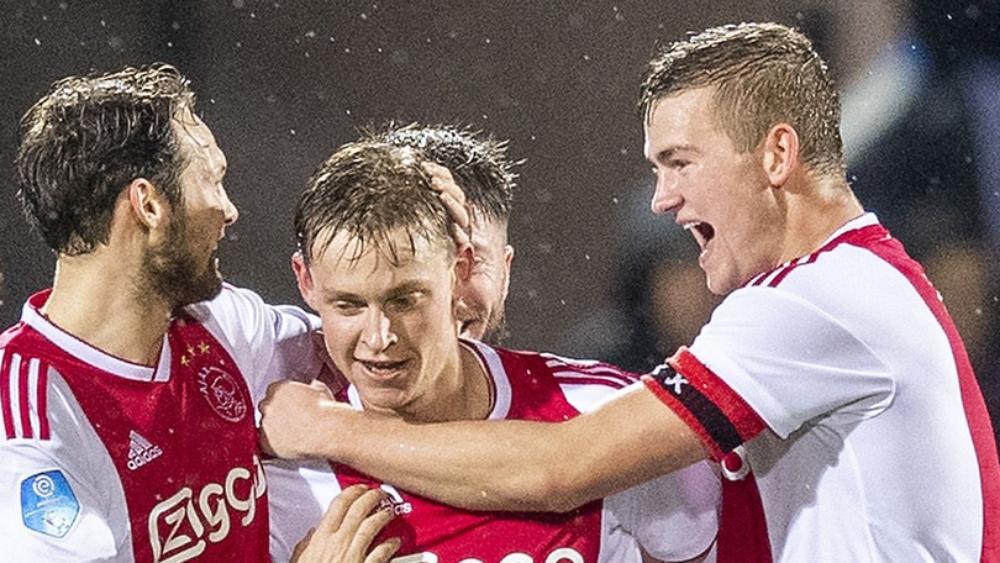 مان يونايتد رفض ضم دي ليخت ودي يونج بالمجان!