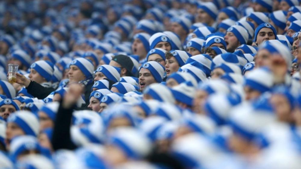 شالكه يدرس حظر مجموعة من جماهيره بعد سلوكها