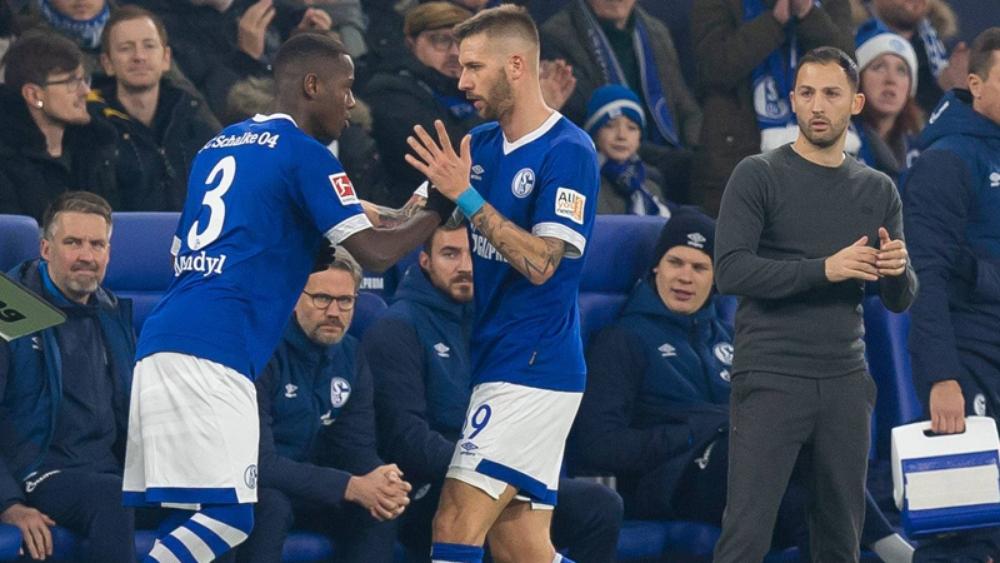 مدرب شالكه يكشف سبب إقحامه منديل كمهاجم