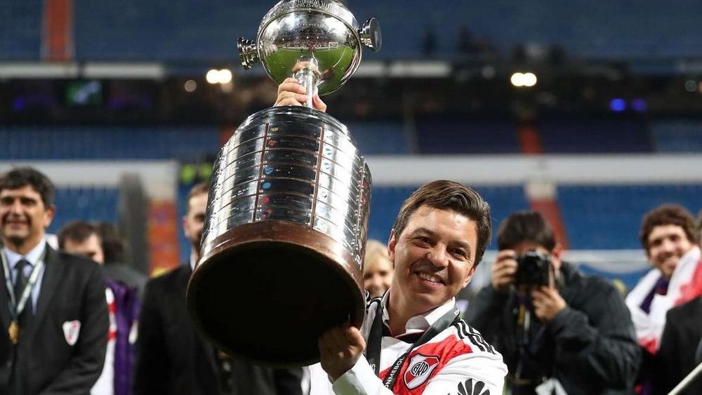 مدرب ريفر بليت يُفند شائعات انتقاله للتدريب في أوروبا