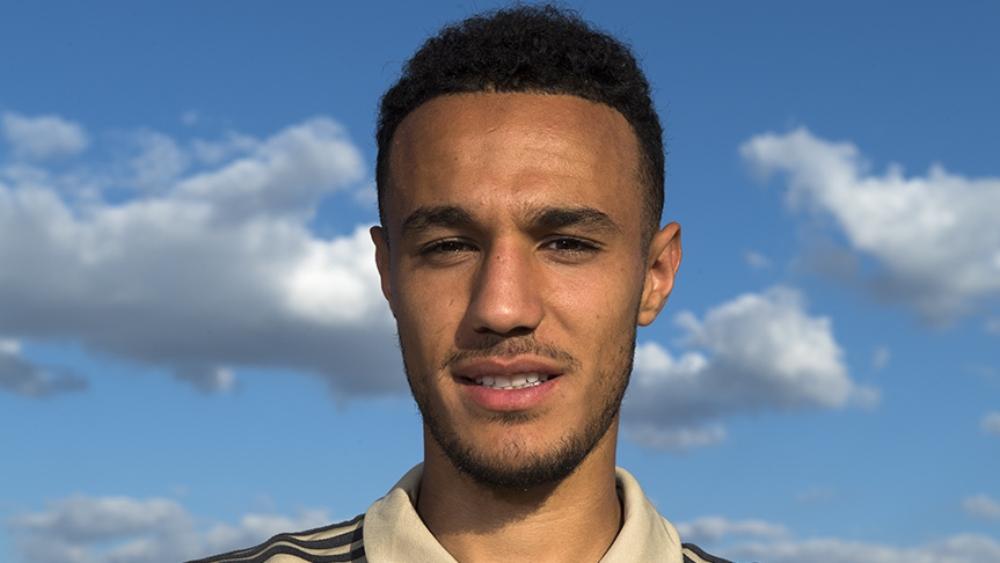 مزراوي: "أتوقع استمراري في صفوف أياكس أمستردام"