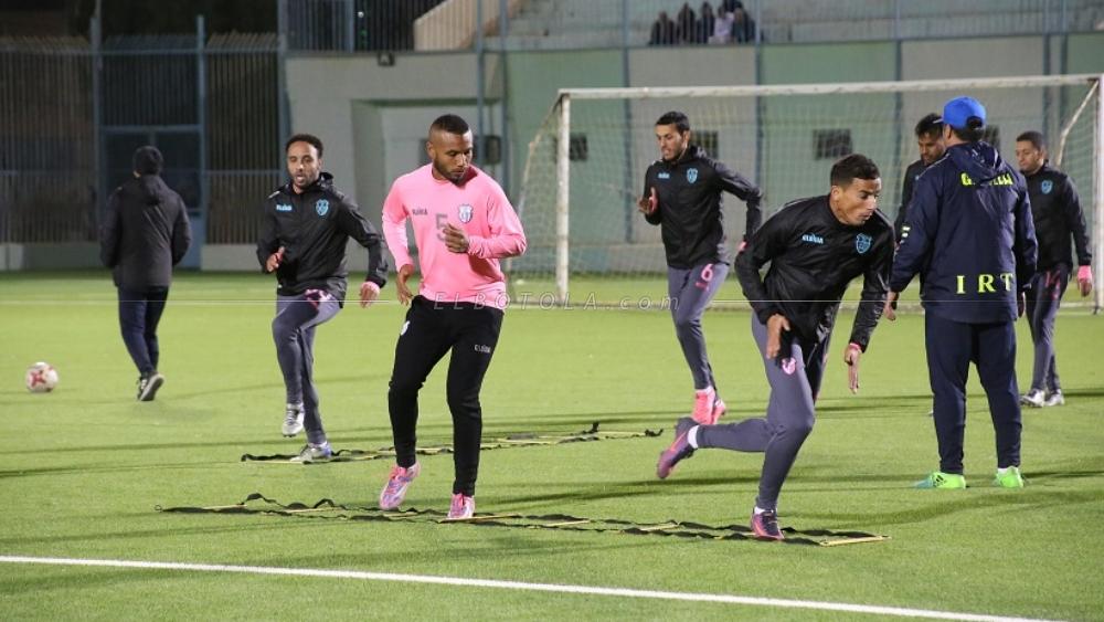 جماهير جزائرية غفيرة تابعت تداريب اتحاد طنجة و فوزير أبرز الغائبين