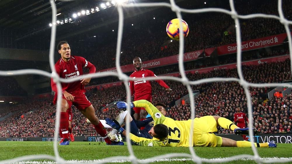 فان دايك يكشف عما قاله لأليسون بعد هفوته ضد اليونايتد