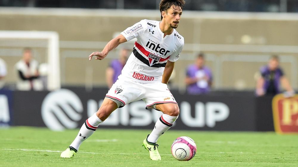 برشلونة يدنو من التعاقد مع نجم ساوباولو