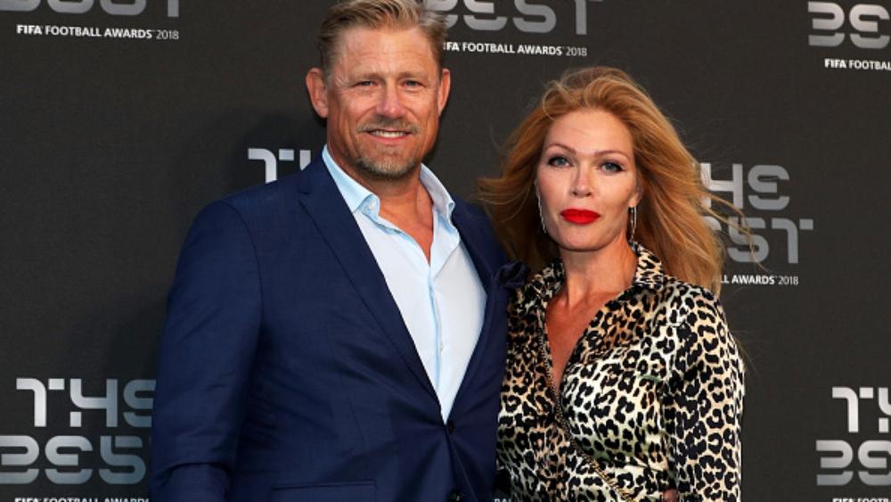 بيتر شمايكل يطمع في منصب بعد رحيل مورينيو