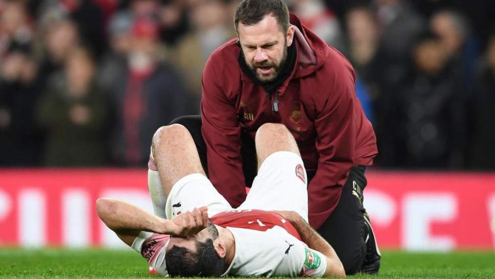 أرسنال يفقد مخيتاريان لستة أسابيع على الأقل