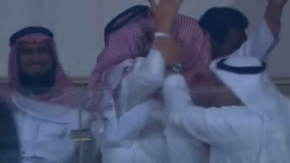 إغماء رئيس الوحدة السعودي بعد هدف قاتل في الدقيقة 99