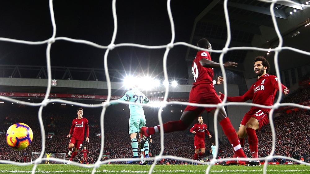 ليفربول يُمزق شباك آرسنال بخماسية ويطير بالصدارة