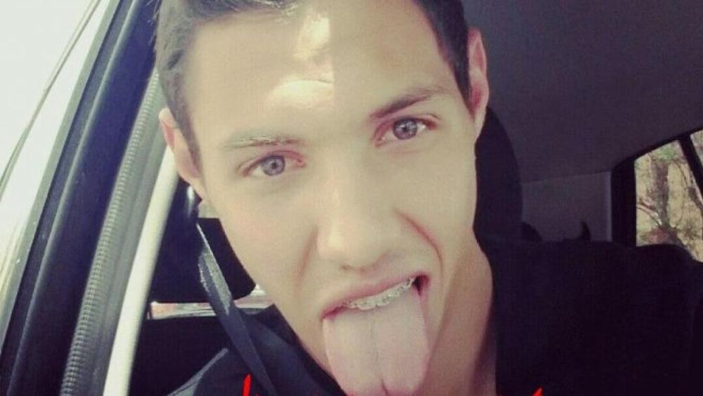 المحمدي يقوم بحركات "لارياضية" و يتفوه بكلمات "نابية" تجاه جماهير الرجاء بعد نهاية المباراة