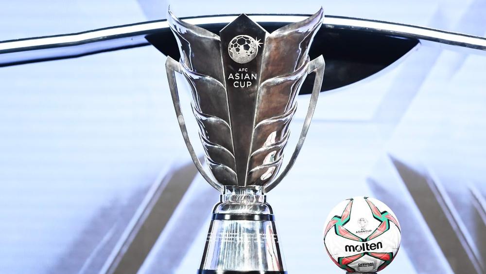 كأس آسيا 2019: الإمارات تستضيف أكبر نسخة والمرشحون من الشرق