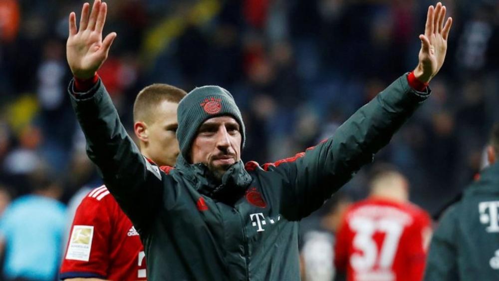 ريبيري يرد على منتقدي بذخه لتناوله شريحة لحم ذهبية