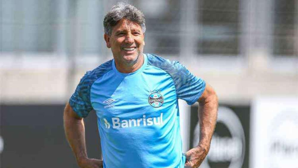 مدرب جريميو يخضع لجراحة ناجحة في القلب