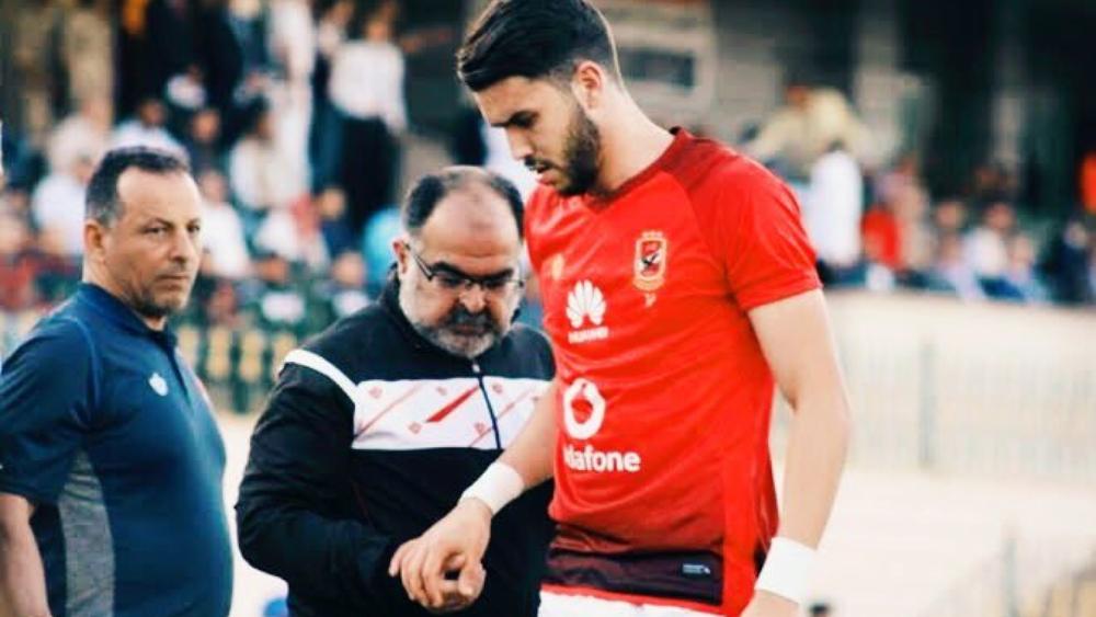 طبيب الأهلي يكشف فترة غياب آزارو عن الملاعب