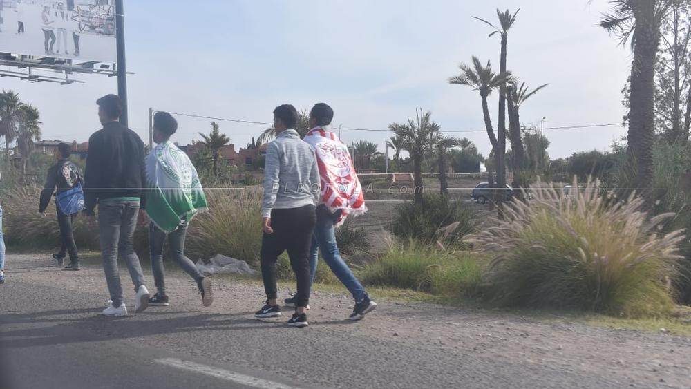 روح رياضية عالية بين جماهير الرجاء والوداد قبل انطلاق مباراة "الديربي"‎