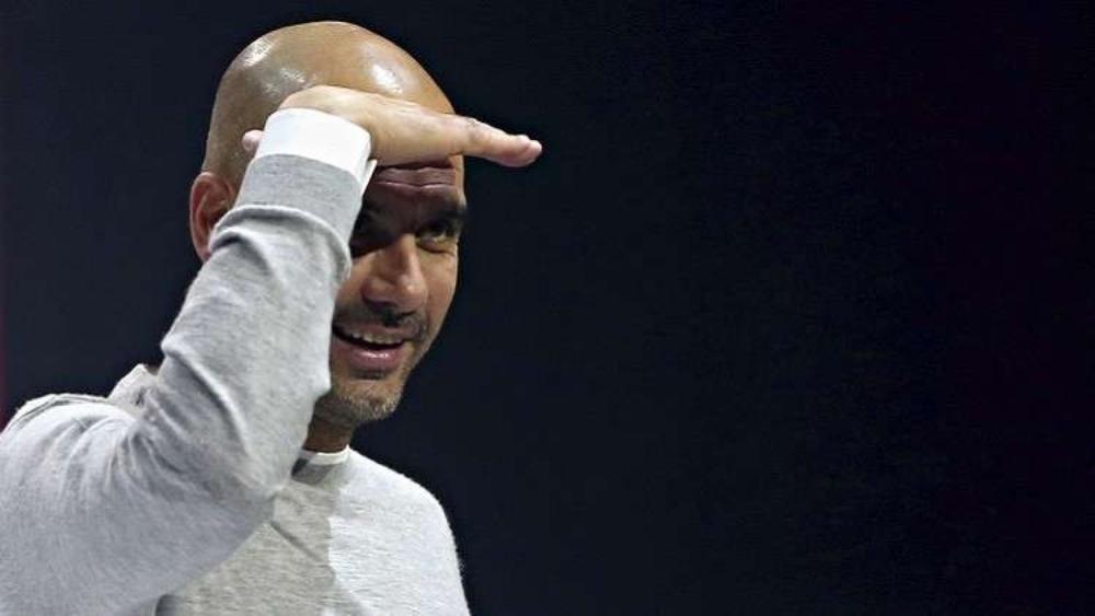 غوارديولا يراقب تدريبات السيتي بطائرة دون طيار