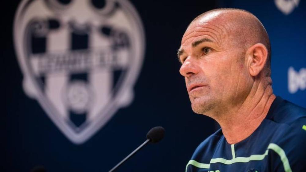 مدرب ليفانتي يتوعد برشلونة في كأس الملك