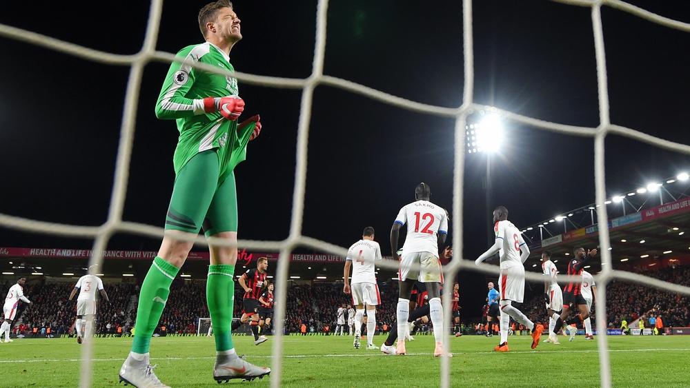 تحية نازية تهدد مسيرة حارس كريستال بالاس